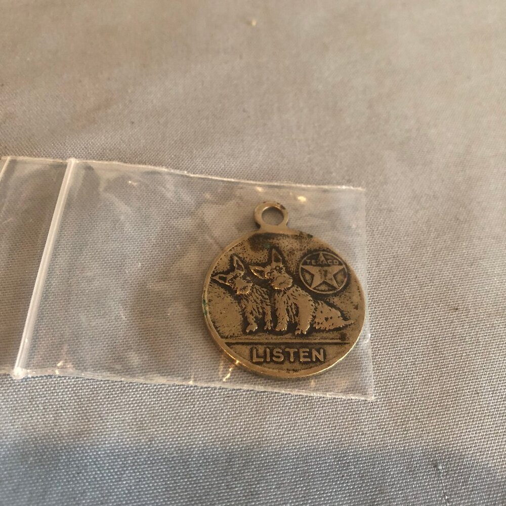 Vintage TEXACO Fob Key Pendant Charm Scottish Terriers Listen #F69